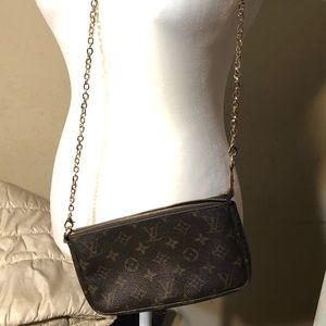 Louis Vuitton pochette assessories - Authentic